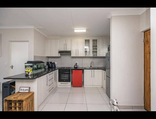 3 BEDROOM TOWNHOUSE FOR SALE IN PARKLANDS NORTH